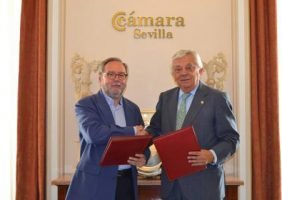 Firma convenio Cáritas Fundación Cámara